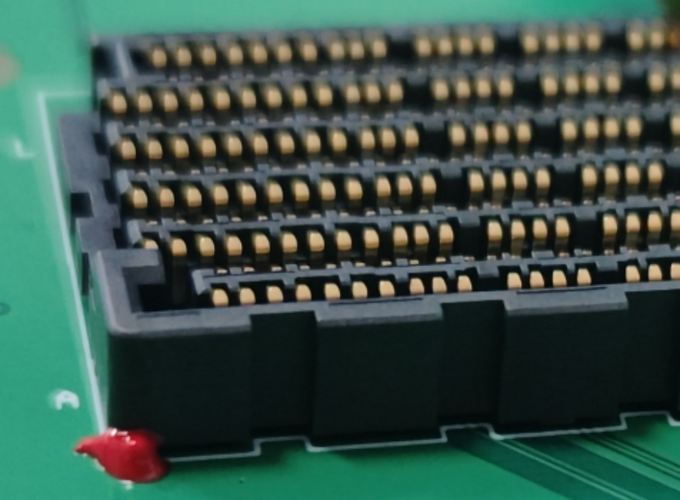 Red glue application for heavy SMT components in PCB assembly